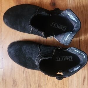Suede black Born booties
